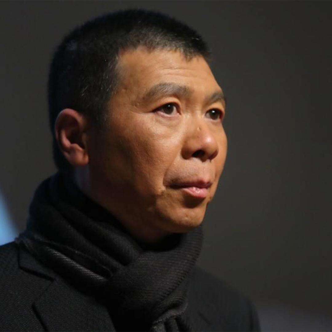 导演冯小刚说，拍摄电影，我总是反其道而行之，人家拍文艺片，我就拍贺岁片，人家要的