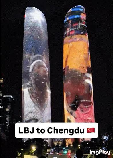 😳又闹乌龙？细心的网友发现，成都双子塔的詹姆斯个人灯光秀的年份出错。詹姆斯是0