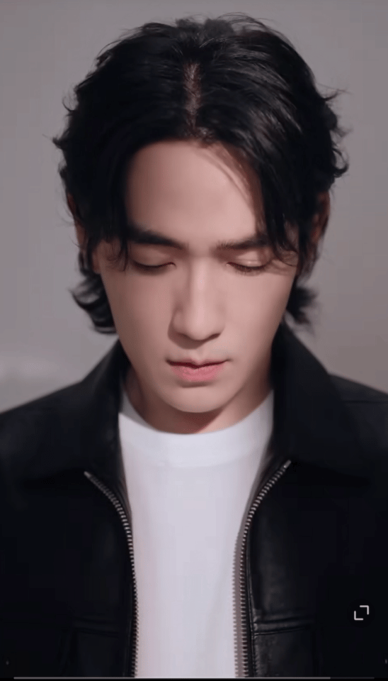 朱一龙 有胡子没胡子，都好帅啊[哇][哇]朱一龙朱一龙0416生日快乐 ​​​