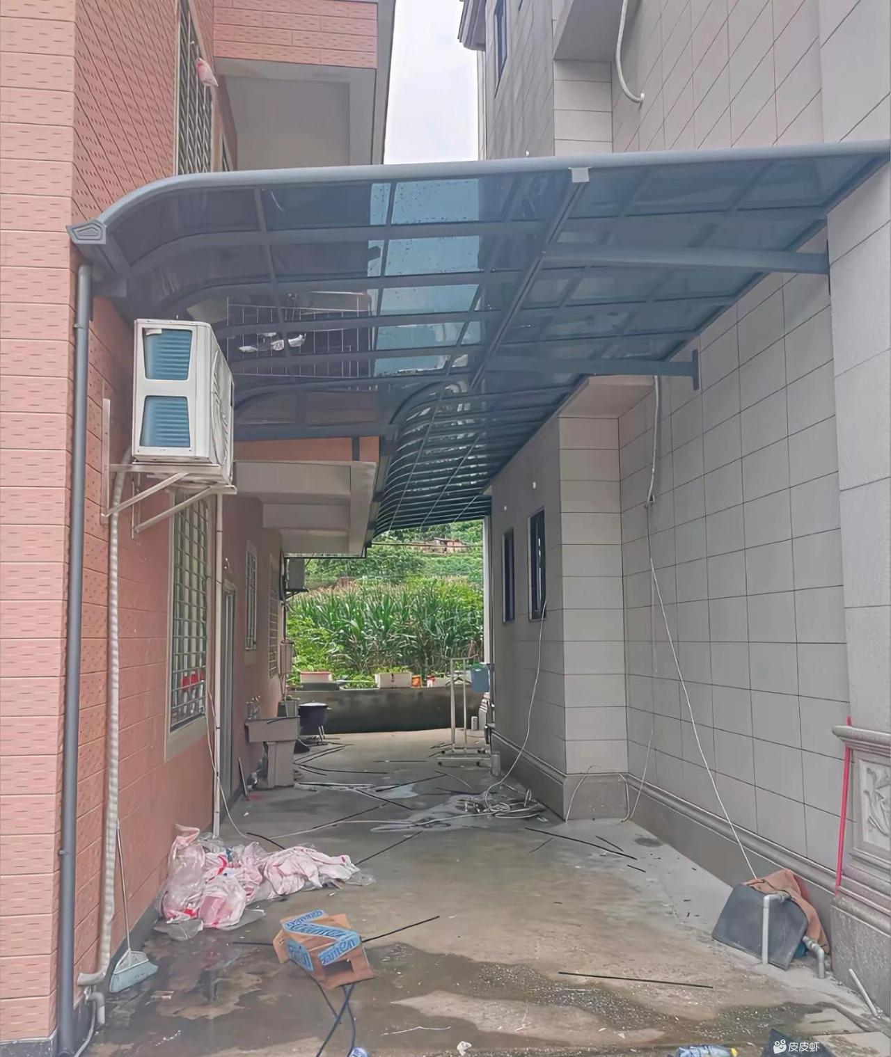 装这个雨棚，邻居是怎么同意的呢