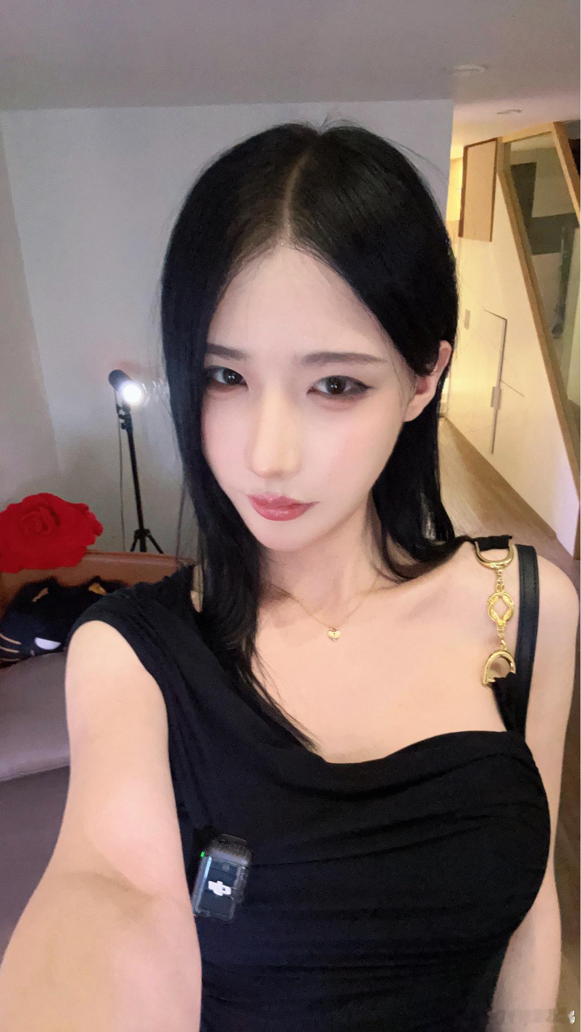 把头发从黑色染成了黑色自拍自拍颜值 ​​​