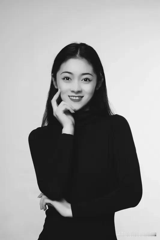71岁的敬一丹被传病危抢救，她一篇随笔就轻松击破谣言。
这位陪伴几代人长大的老主