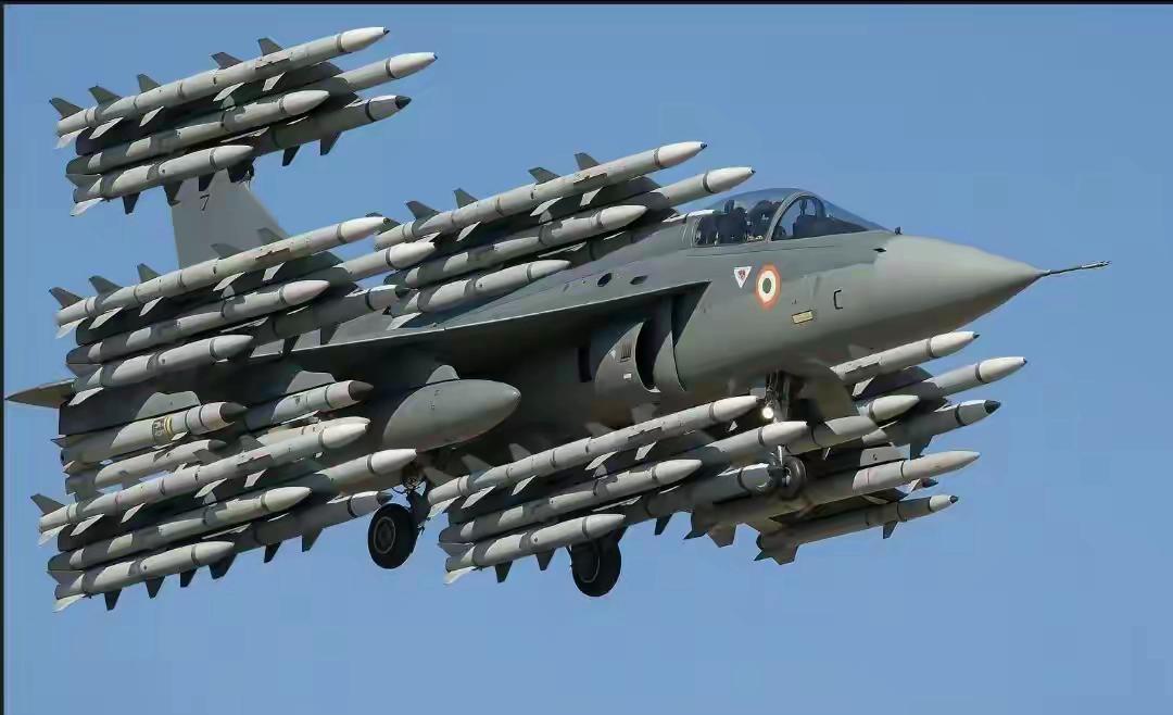 F-35,S-57,包括咱们的J-20，都不行！
当今世界最牛的战机，还是三哥家