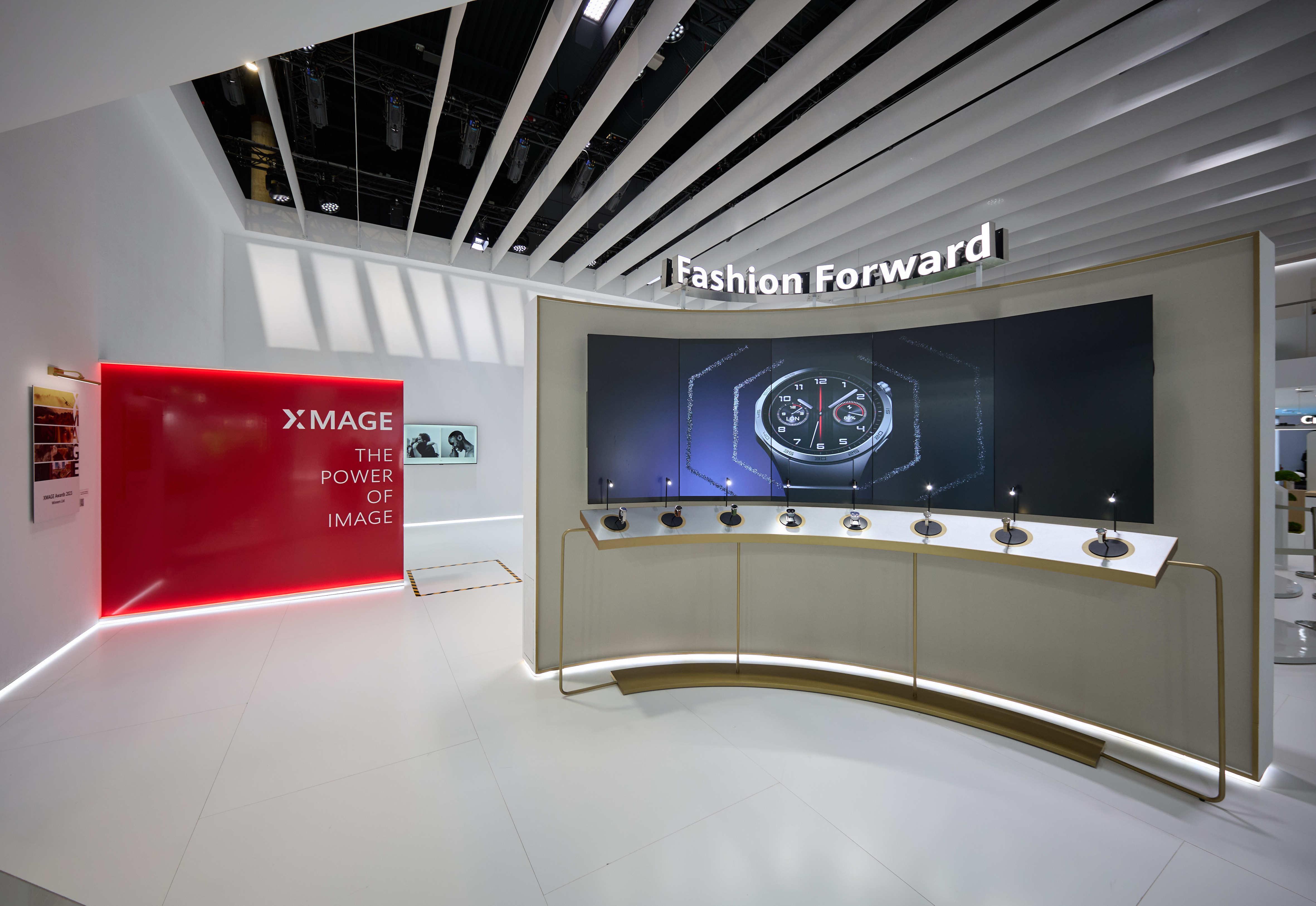 好家伙，今年MWC 2024华为展区人可真多，作为世界移动通信大会，关注华为的肯
