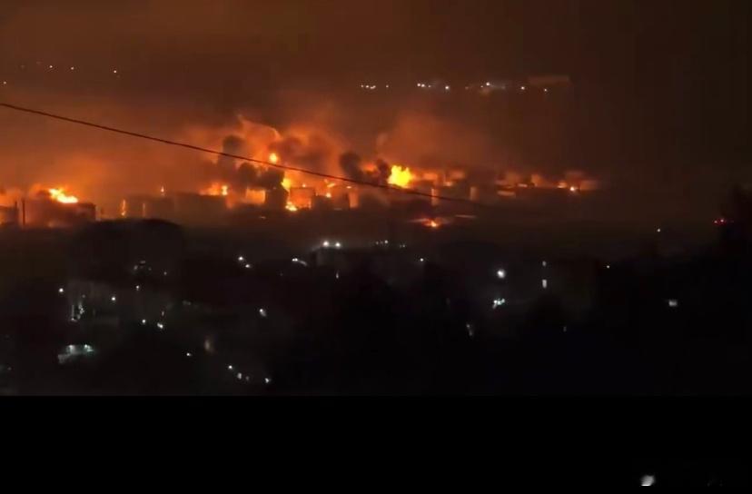 ❗️ 乌克兰今晚对俄罗斯黑海港口图阿普谢的油轮码头发动了大规模无人机群袭击   