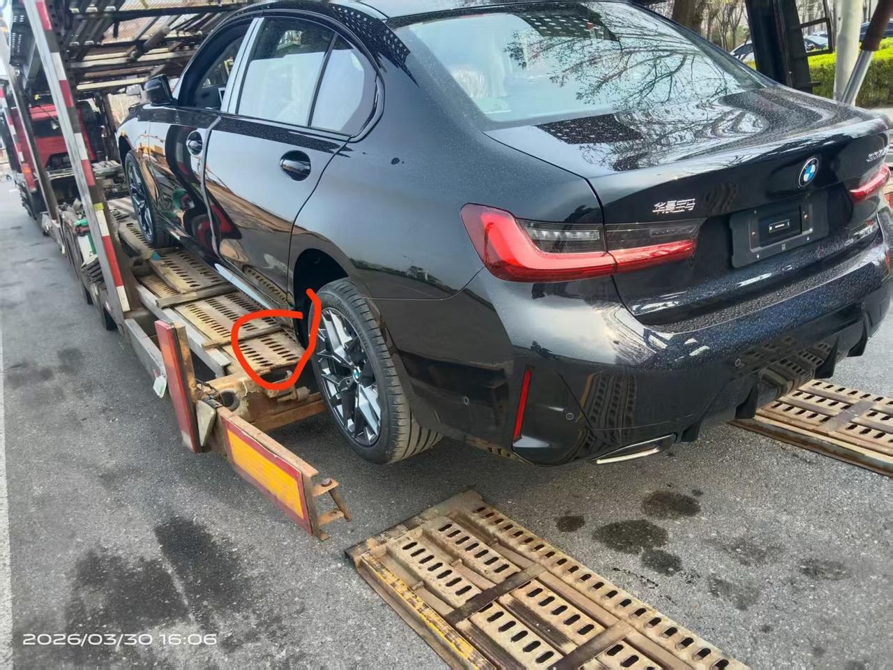 品牌：宝马330Li
车型：2026款M运动曜夜套装版
排量：自动2.0T
指导