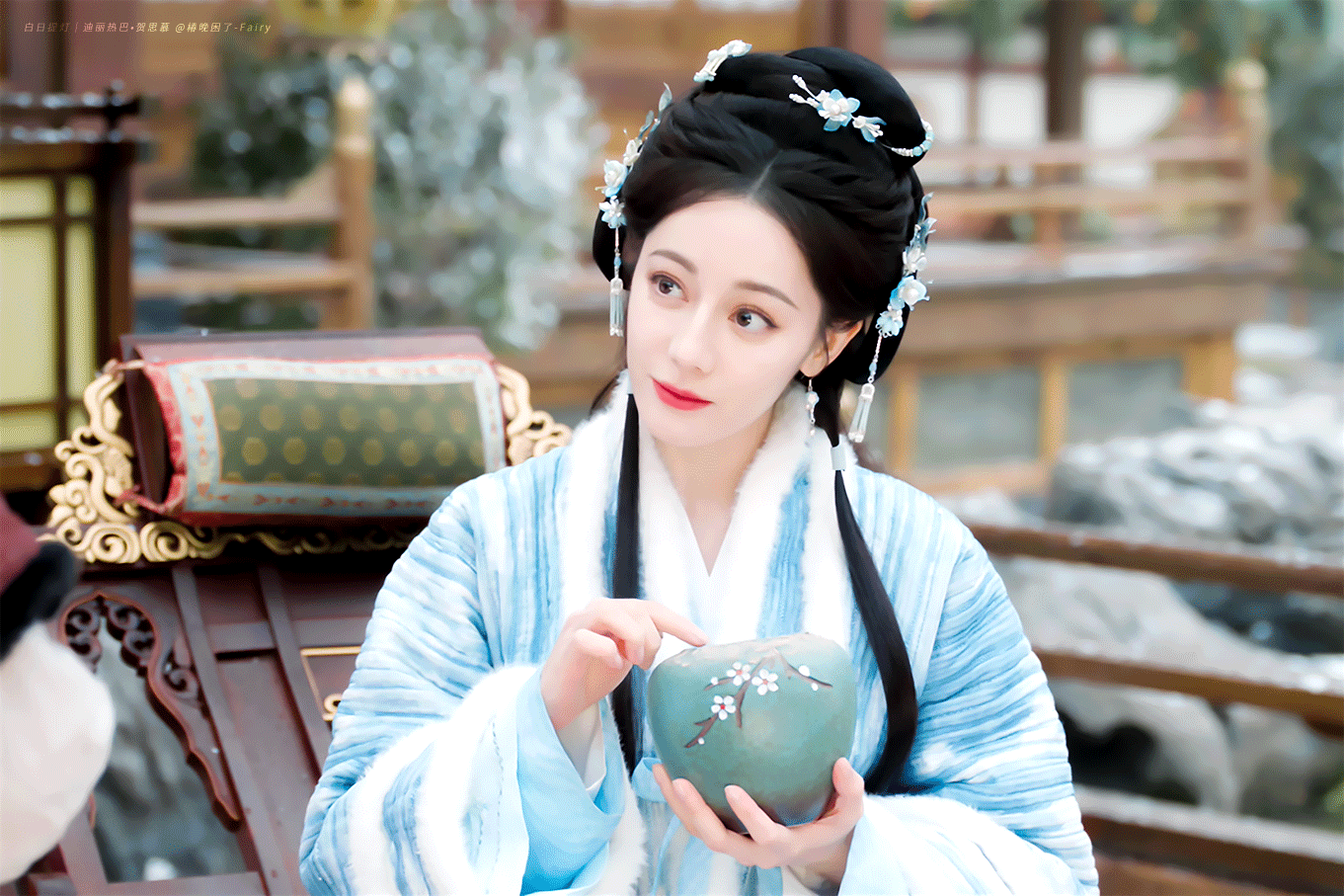 拿迪丽热巴当箭靶子使 不得不说，迪丽热巴就是贺思慕本人！前期被敌人当成箭靶子攻击