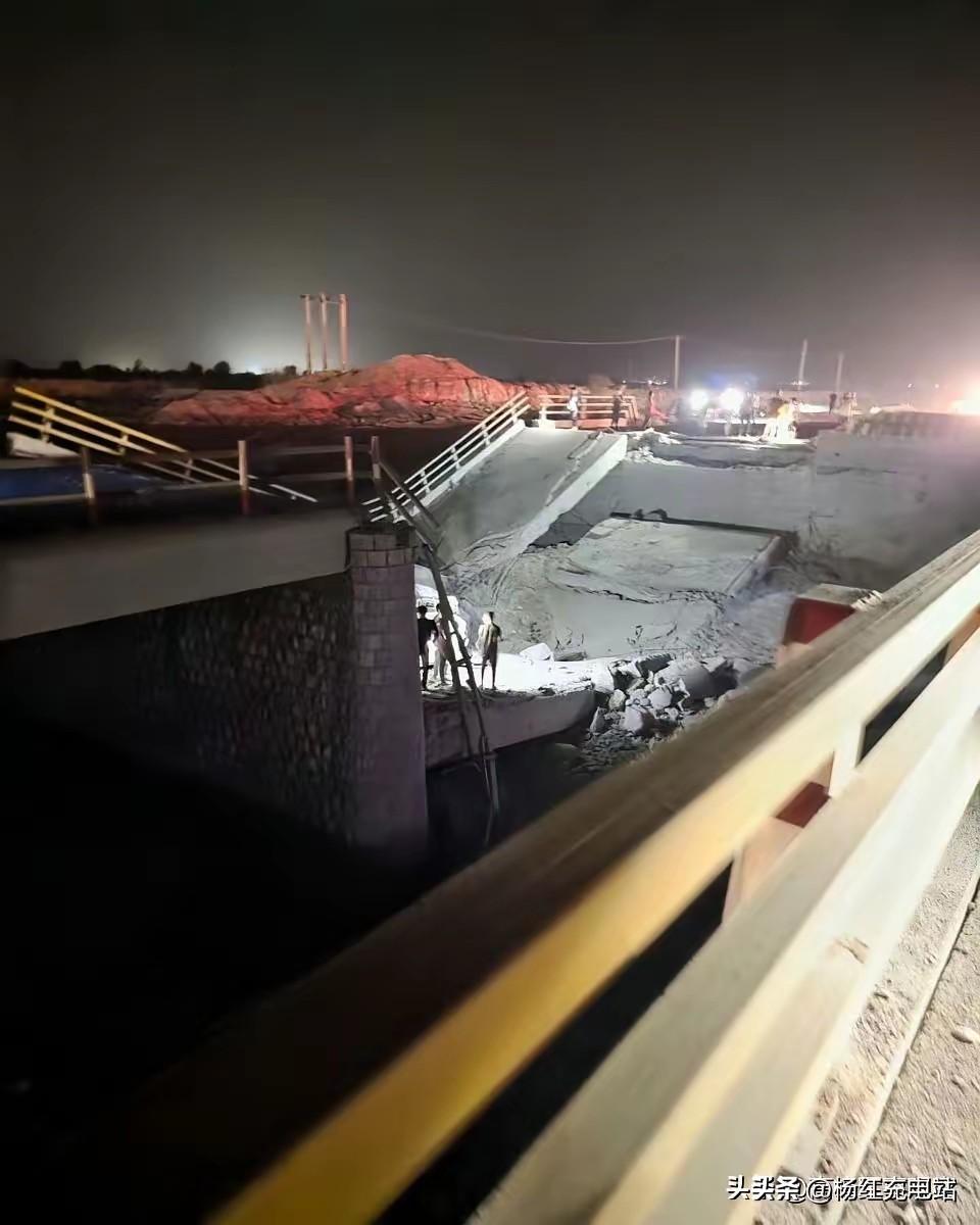 彻底打穿防线！美军狂轰伊朗本土反吃大亏，伊朗跨区突袭重创美军基地
 
美伊冲突持