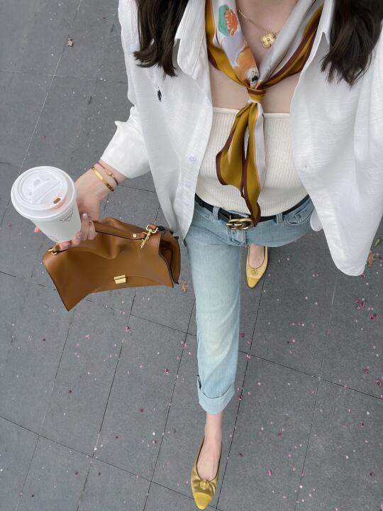 衬衫小丝巾➕牛仔裤简直打工人春日通勤的神！
