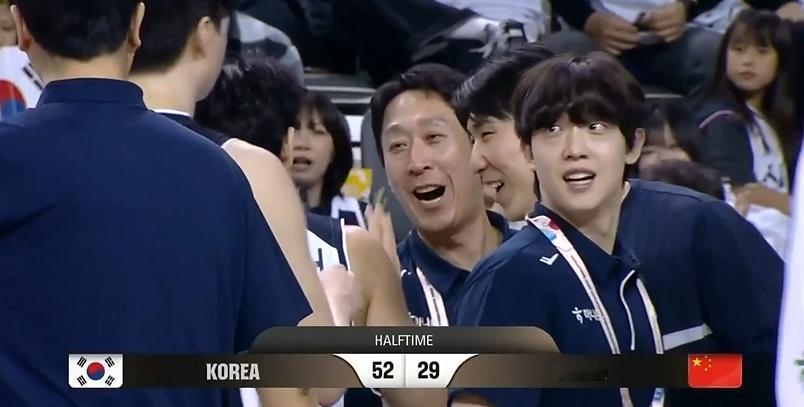 这还是亚洲杯亚军的中国男篮吗？世界杯亚洲区预选赛中韩二番战！中国男篮半场29:5