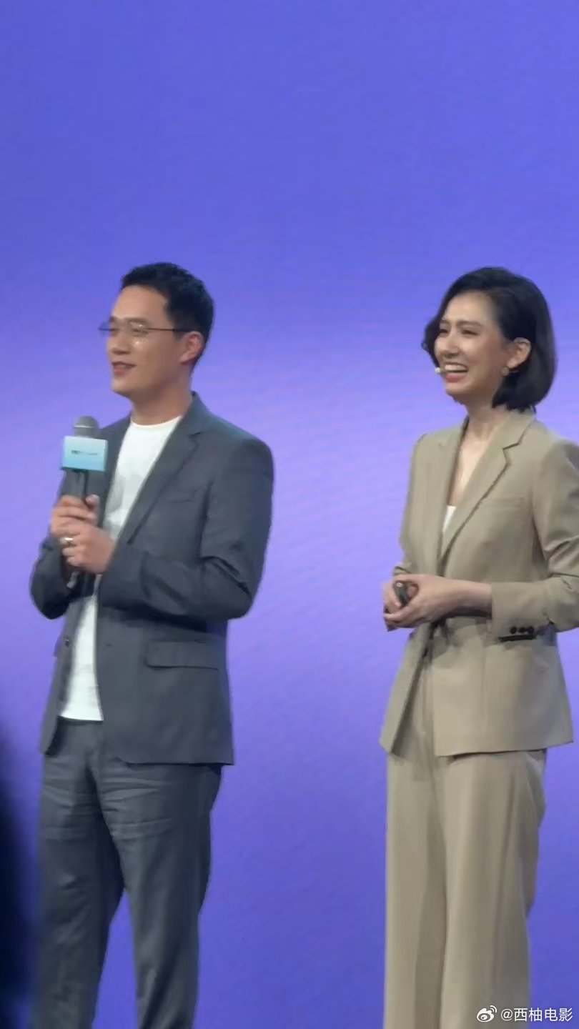 王腾重返发布会舞台王腾亮相北京谈睡眠科技新风口睡眠经济崛起，王腾精准卡位，这波布