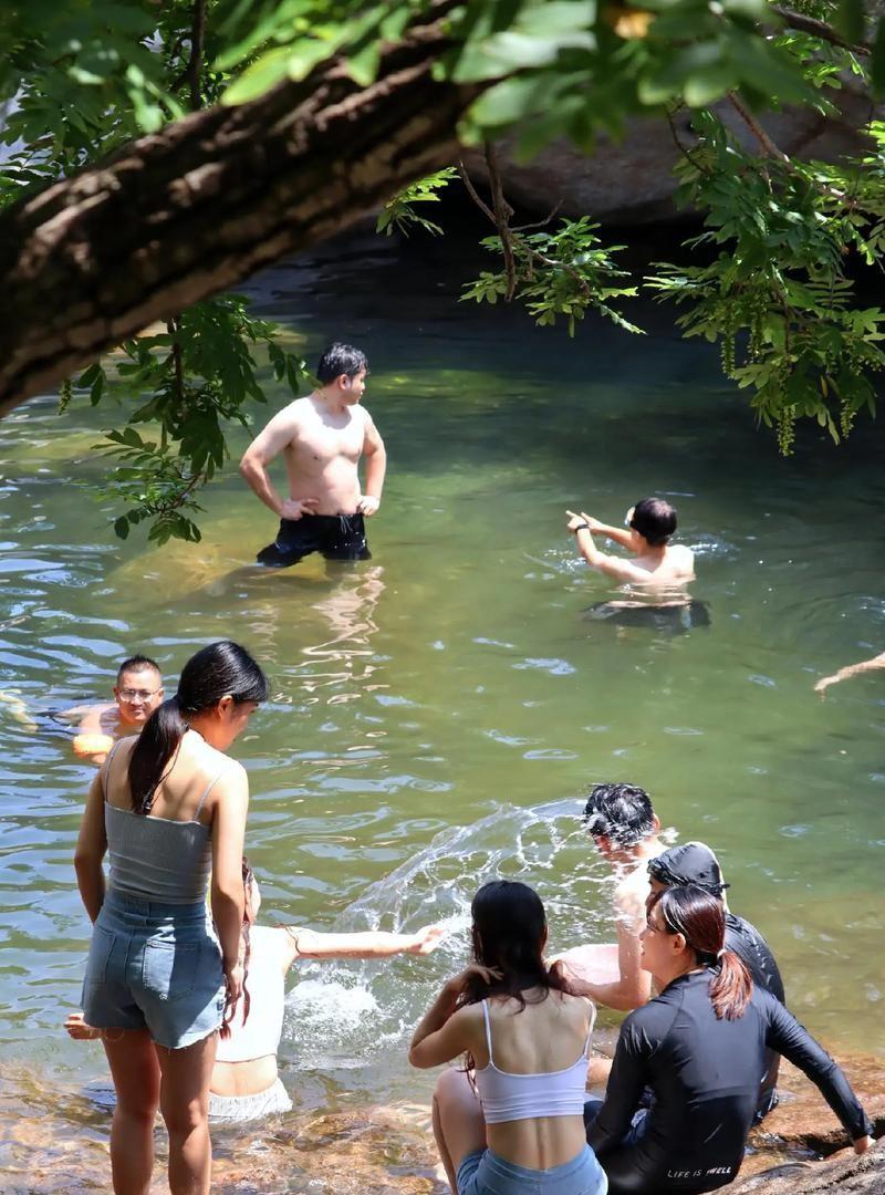 “没安好心？”广东惠州，27岁男子开车带4个未成年少女到人迹罕至的水库游泳，他明