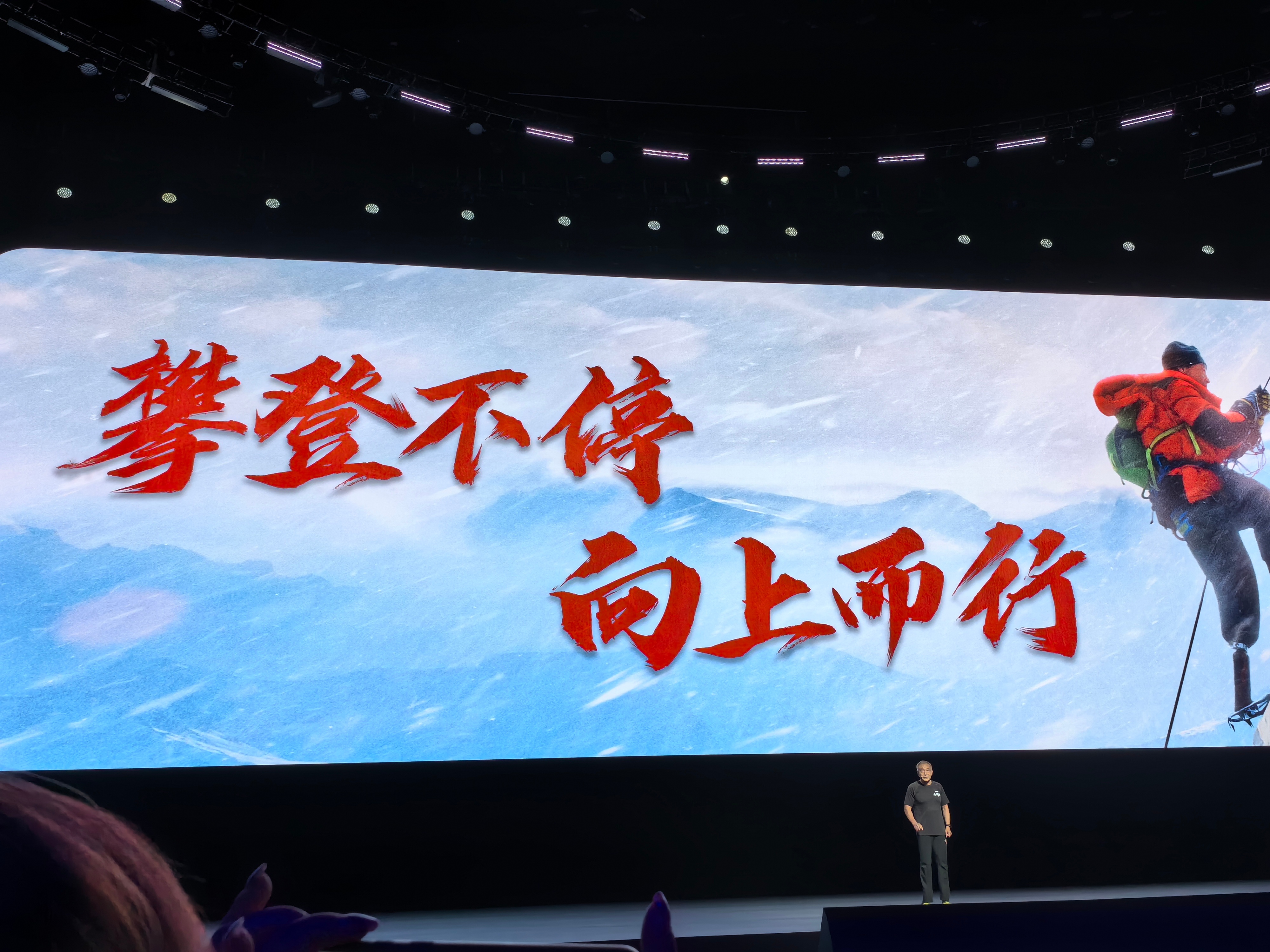 #做早饭时想# 【科技创新不能寄希望于老科学家】对于科技创新，我们社会上经常有一