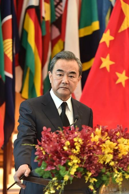 王毅：封锁霍尔木兹海峡不符合国际社会共同利益。伊朗人扬言封锁是为了自保，实际上也