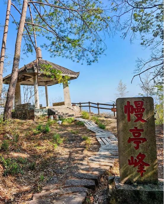 一位火葬场工作人员说：“人死后，一是要火化，二是火化后，不要领骨灰，让火葬厂处理