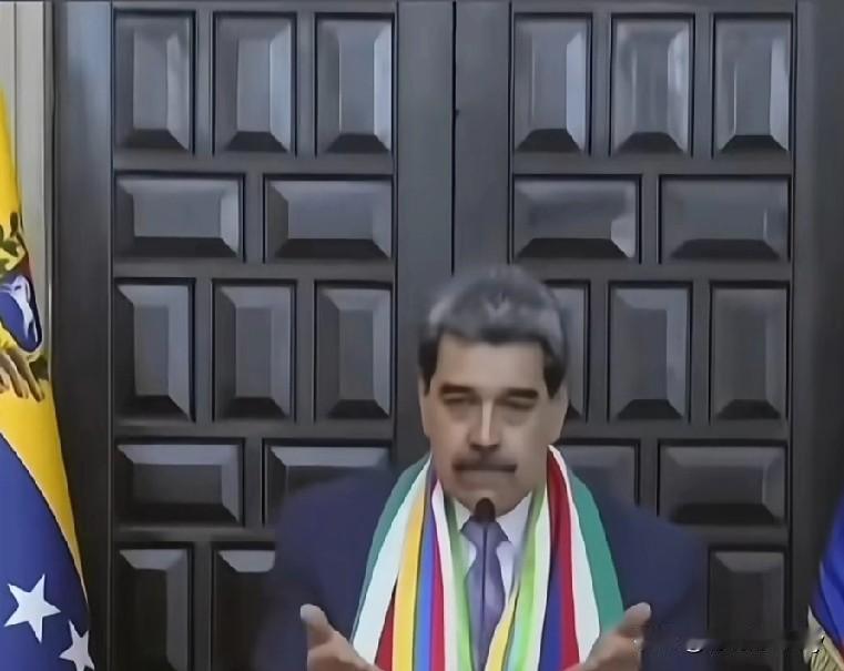 快讯!快讯

马杜罗宣布国家进入紧急状态，

委内瑞拉也许要和美国开战了！

2