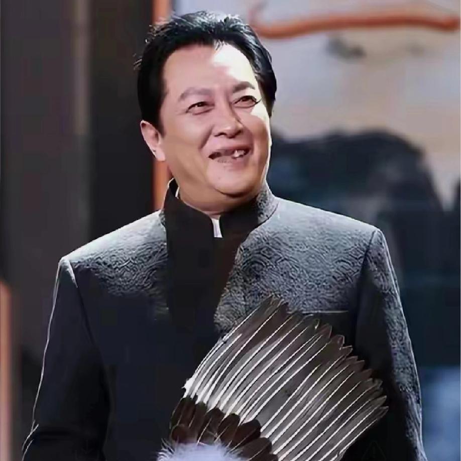 终于明白唐国强老师为啥去演短剧了！
 不是没有人找他拍戏了
而是他说过一句话，演