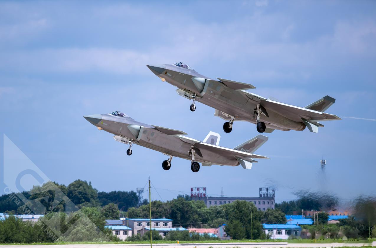 2023年空军航空开放活动·长春航空展，高清大图看歼20起飞、降落。