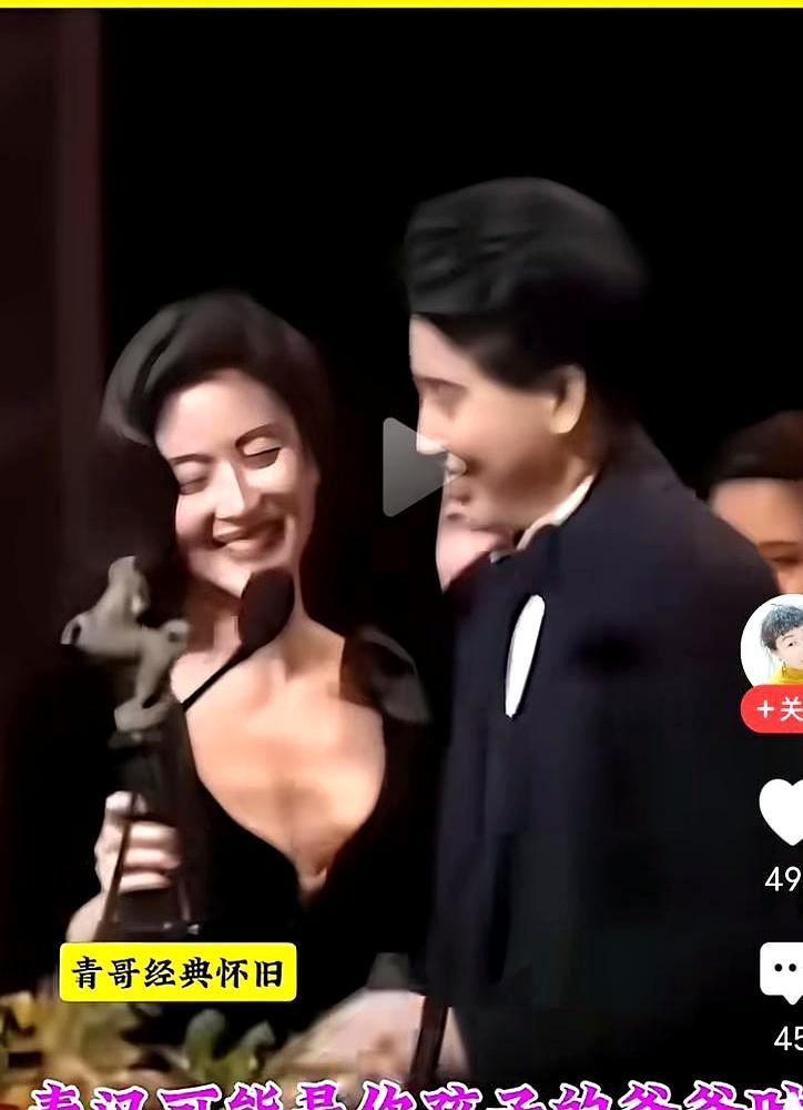 纠缠20年，答案全写在脸上：一个红衣似火，一个白发骑行。
 
2026年初，71