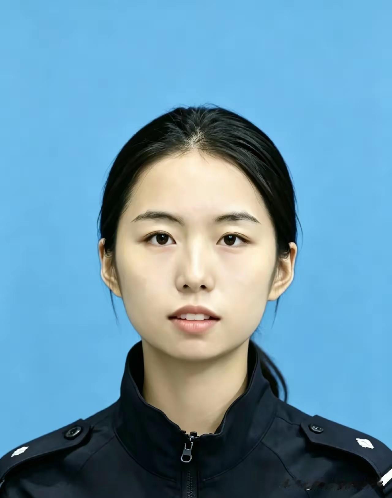冯甜甜，女，“00后”，汉族，中国人民公安大学2019级公安情报学专业本科毕业生