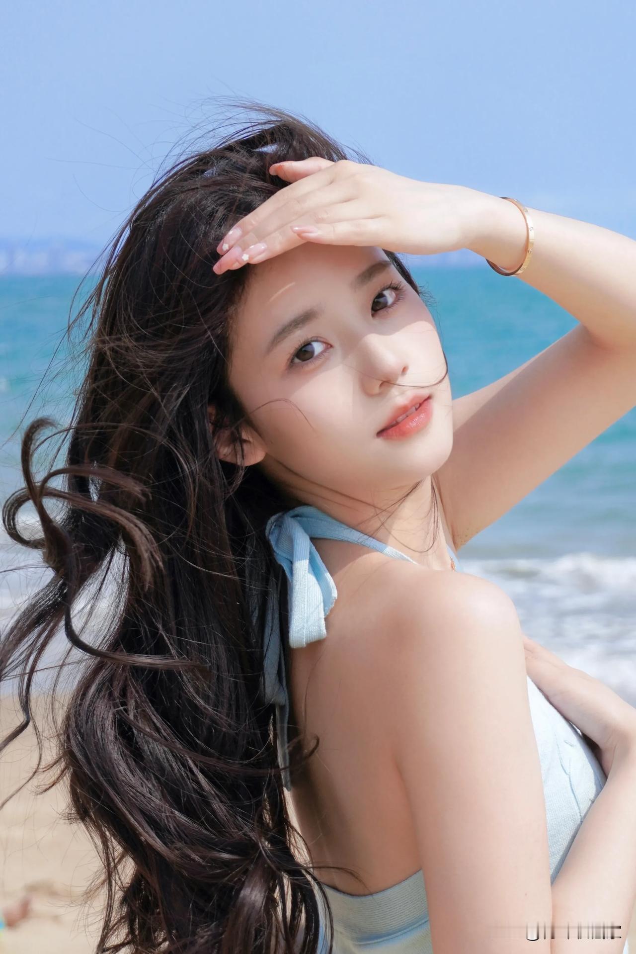 长发美女海边写真