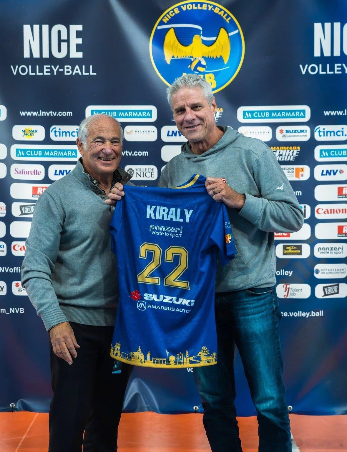 ⚡️ 🇺🇸美国男排国家队主教练卡奇·基拉利，观看了在法国尼斯效力的梅瑞克·麦