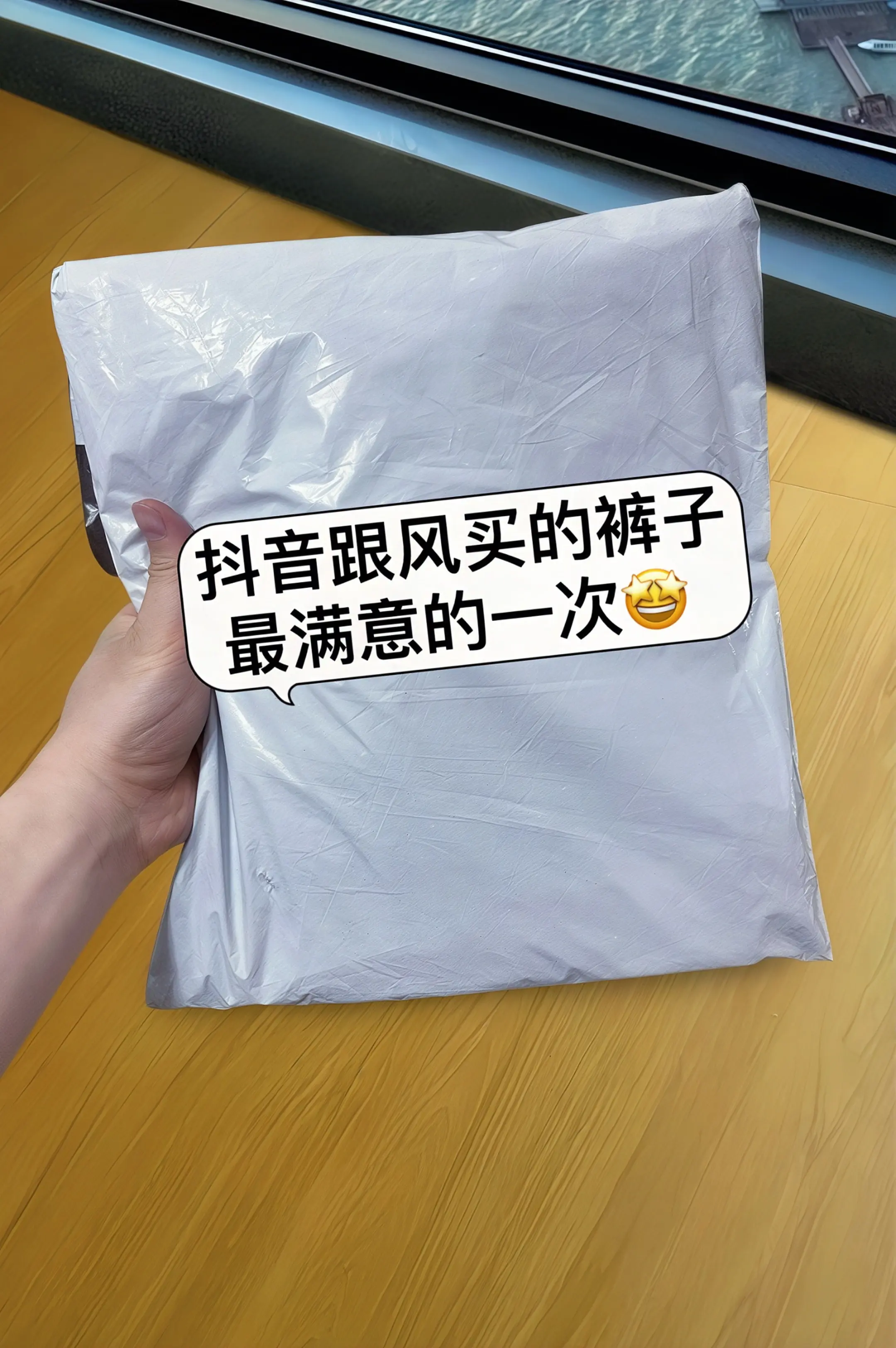 姐妹们，挖到一条超好穿的九分休闲裤！夏季薄款高腰设计，上身直接拉长腿型...