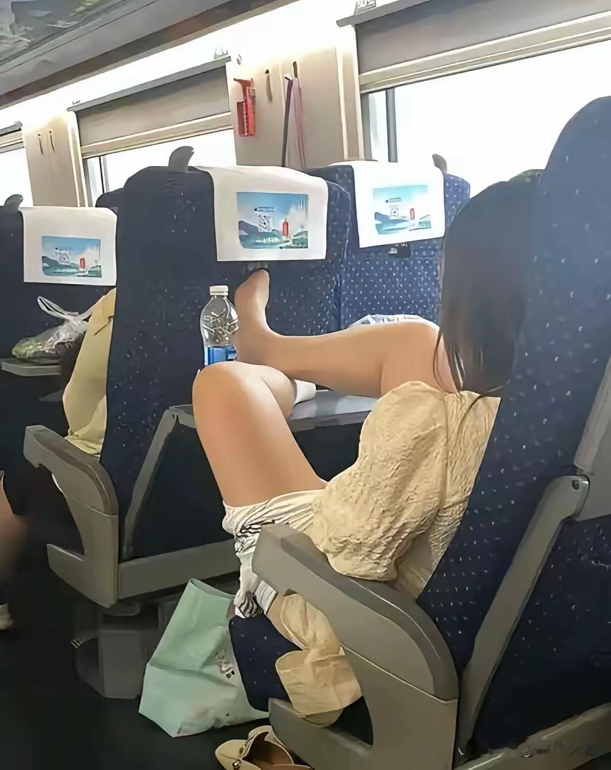 这位女士存款一定在7位数以上，家里不是别墅也得是三室两厅，这么个习惯也不是三天两