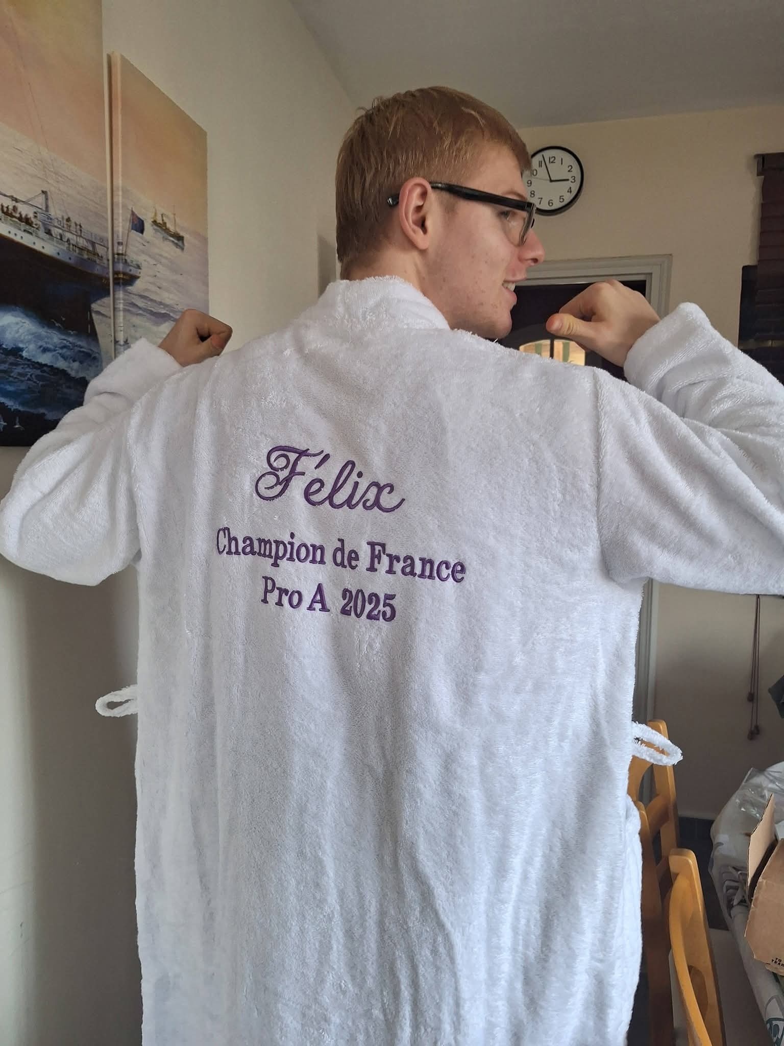 为了庆祝联盟尼姆-蒙彼利埃乒乓球俱乐部获得法国Pro A的冠军头衔，球员们收到了