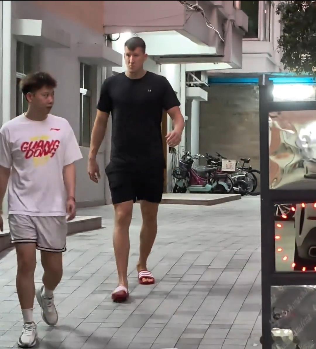 广东男篮新签这外援越看越像“驴哥”杜润旺[泪奔] ​​​