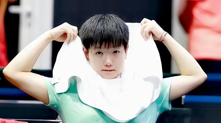 好一个可爱的孙颖莎
魅力芬芳满天涯
我有心将你的爱
送给百姓家

好一个美丽的孙