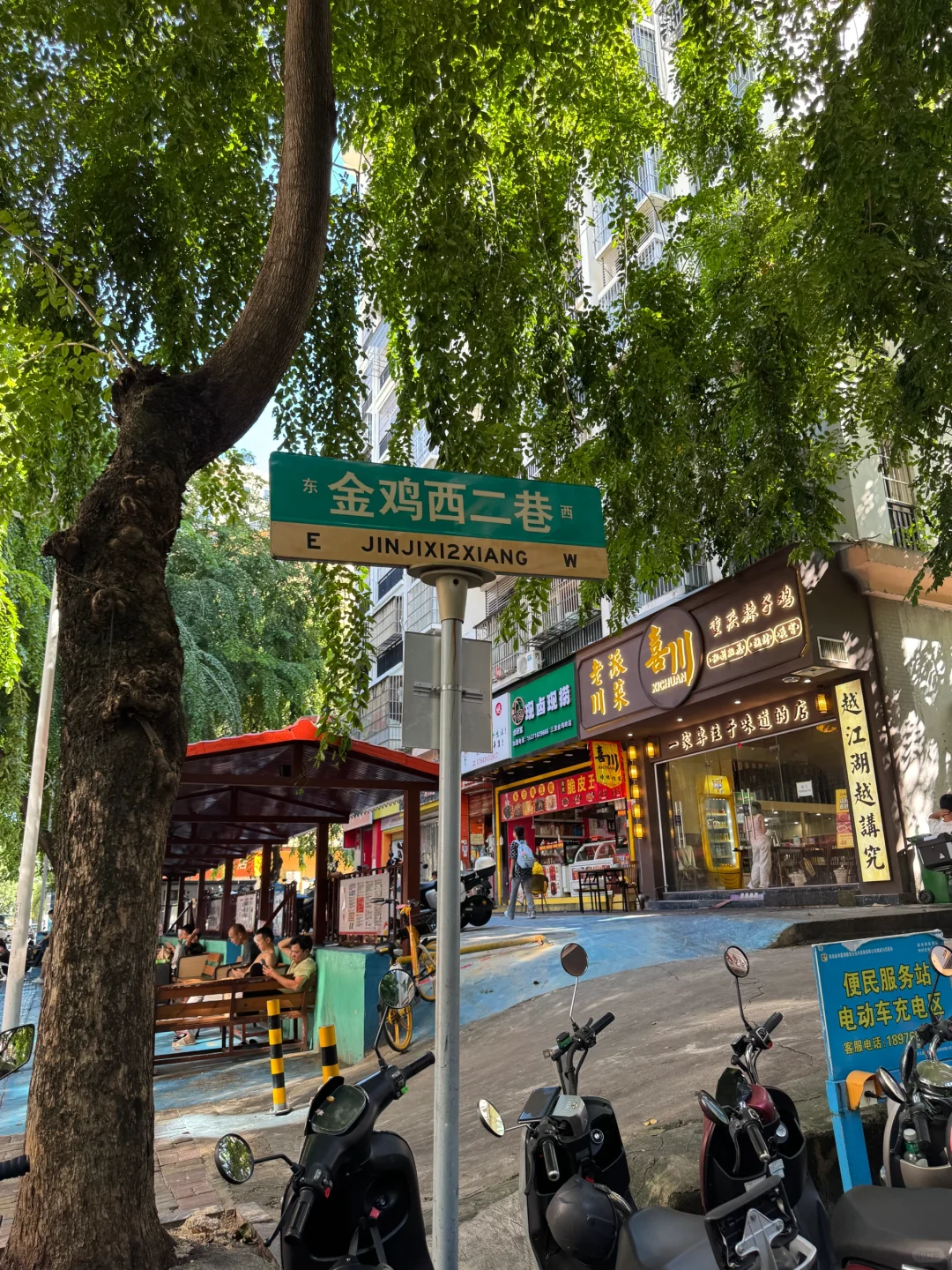 在海南。。越不起眼。。。越好吃。。