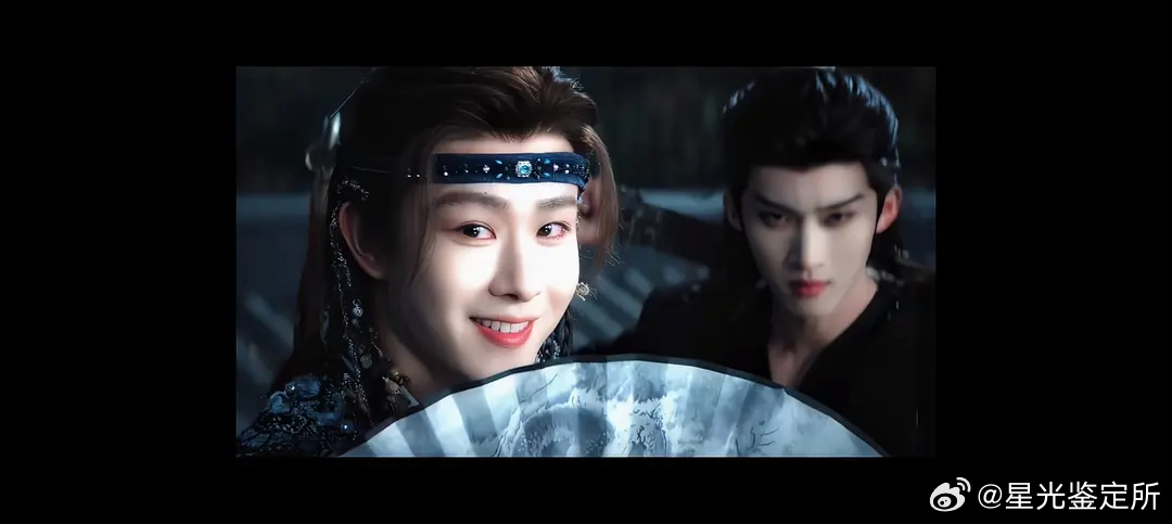 田嘉瑞这个笑容貌似成了他每部剧的专属了 