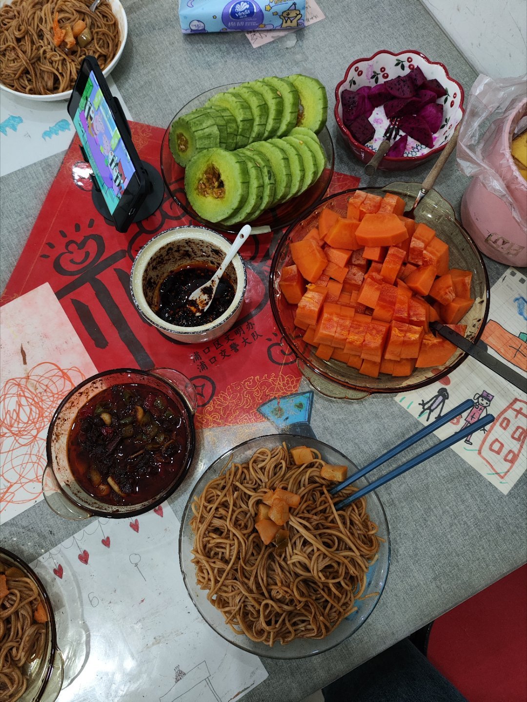 琦妙依吃兰么 好好吃饭