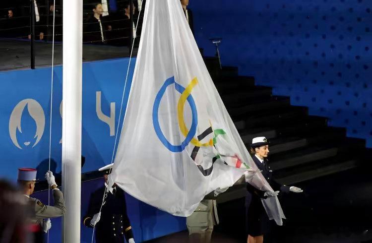 #奥运五环旗挂反了#这就说明一个问题：中国与西方国家之间的不同之处，中国是按规律