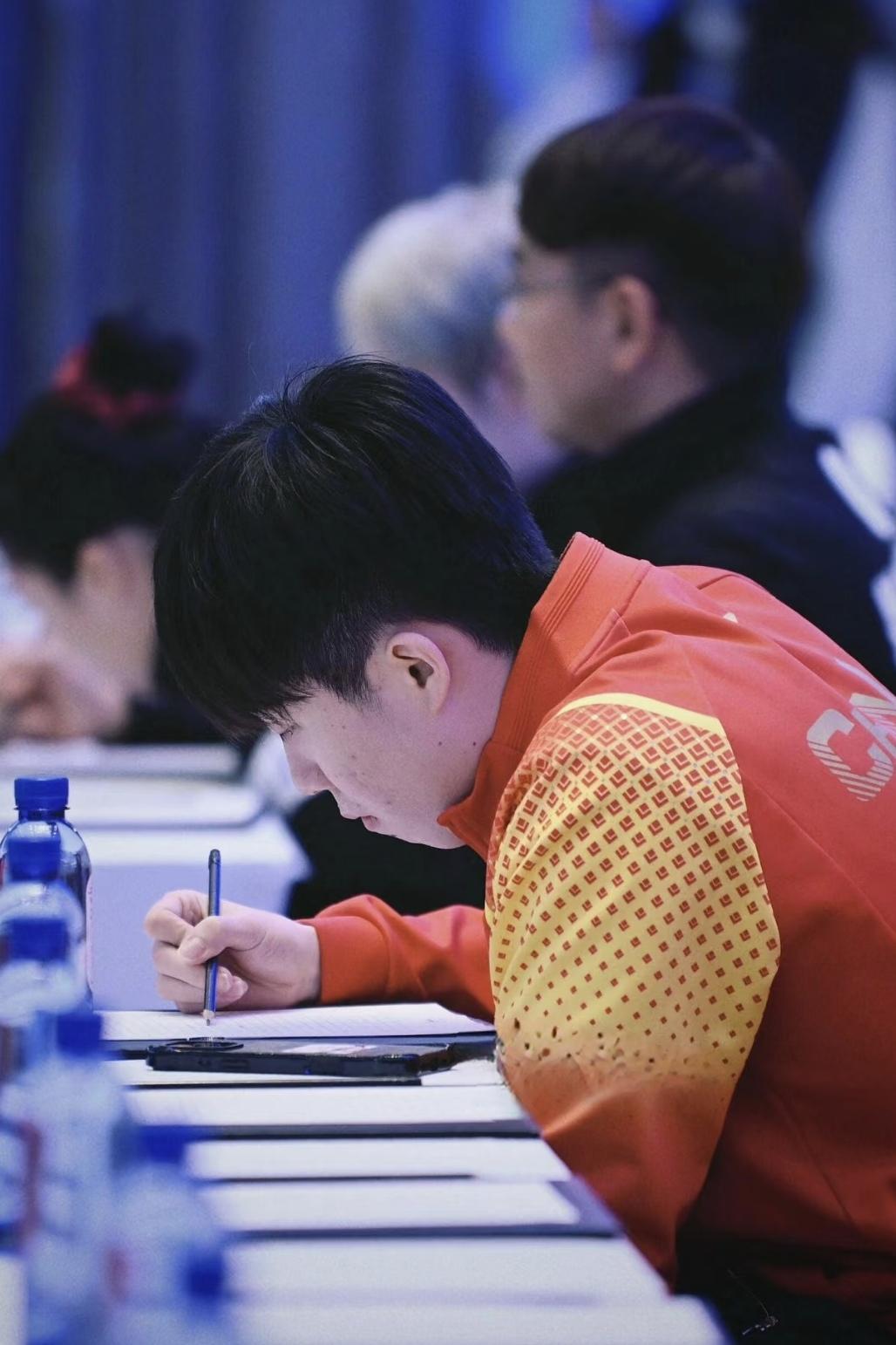 【王楚钦】“灵魂画手”多少有点上瘾了！去年混团抽签时画的作品还历历在目，今年抽签