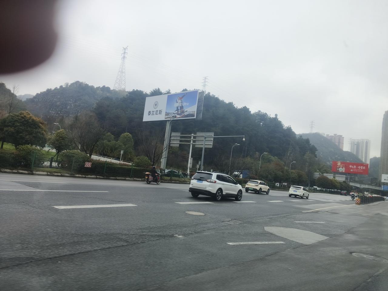 希望俄乌战争早日结束
       俄乌战争都快到4周年了，真希望它能早日结束。