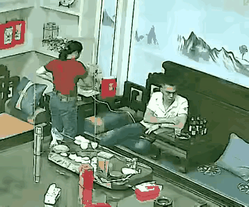 这女人是不疯了，下手不知轻重，做事不考虑后果，和这种人一起生活随时面临危险，太可