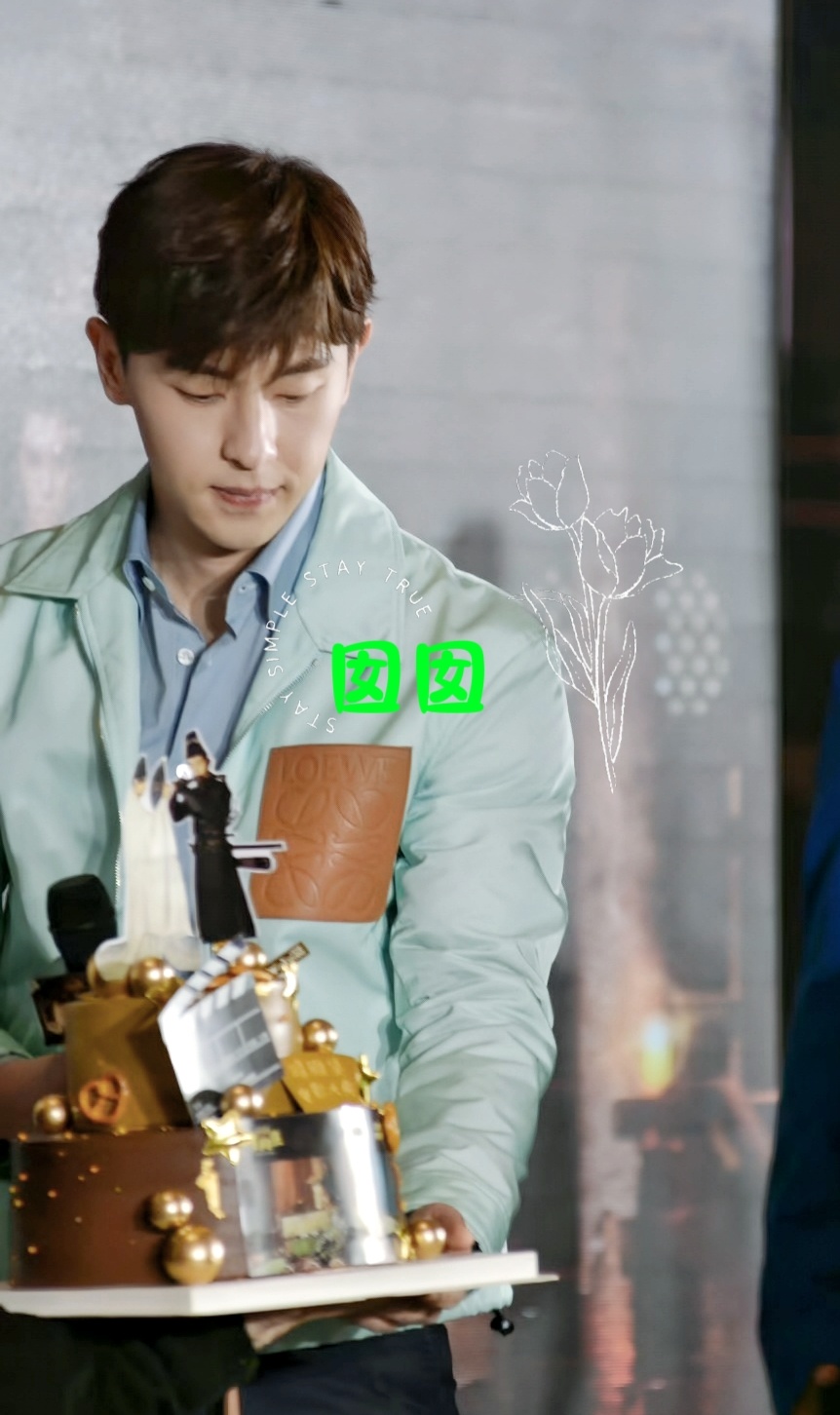 邓伦 又一个雨天，更深的思念早上好我的心肝儿☔ ​​​