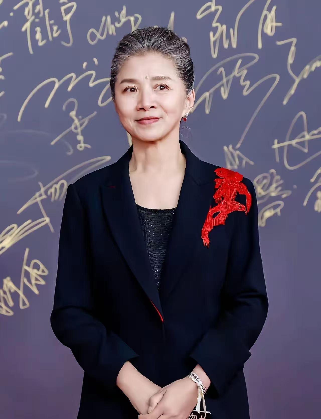 我猜到了孙俪和杨幂拿视后
我猜到了于和伟和郭京飞拿了视帝
可我没想到，演谁像谁的