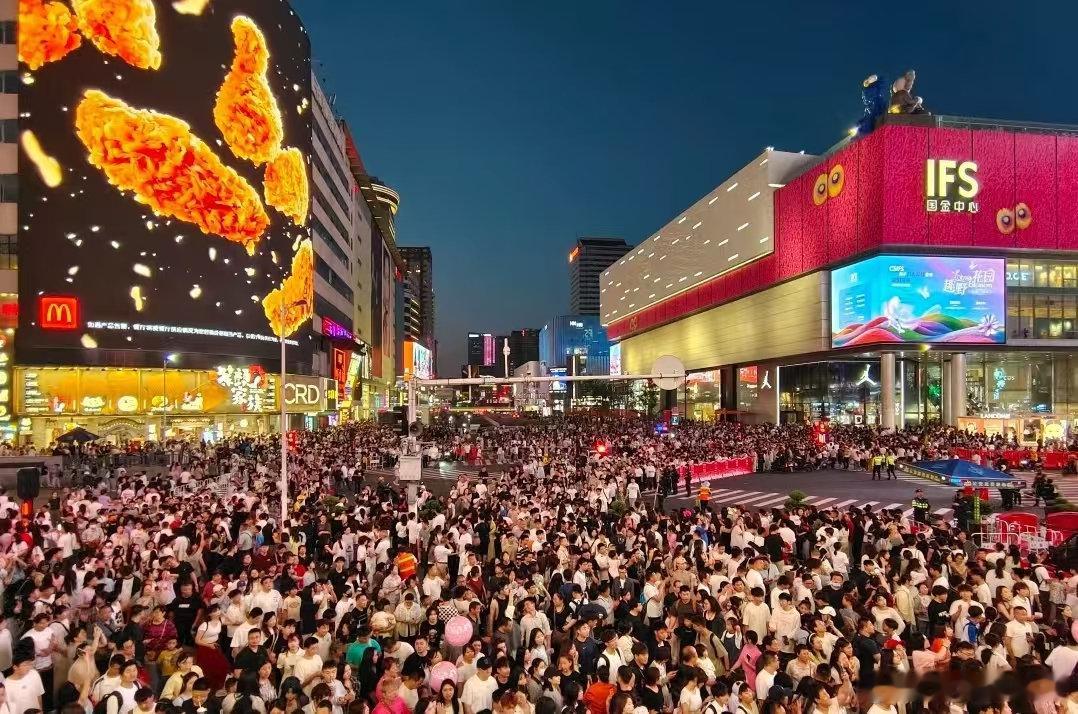 10月才刚刚开始，外媒就开始发声了，感叹中国消费者又变了。在外媒眼里，这个变化有