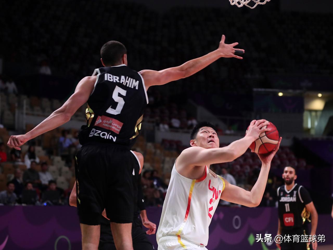 中国男篮为什么在上场比赛赢得如此艰难？就算我们以87:78险胜沙特阿拉伯，但领先