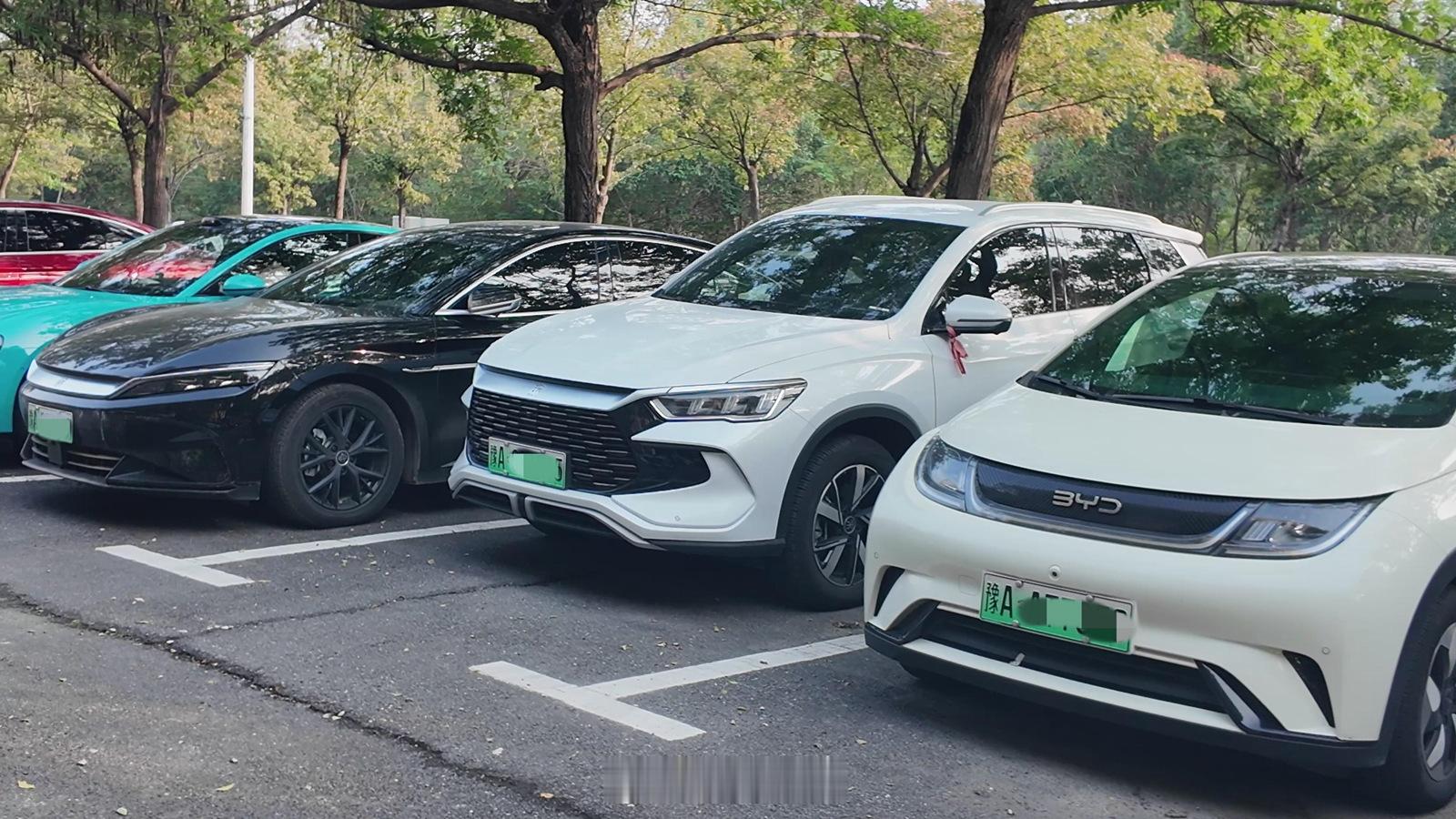 高校教师信赖比亚迪大学老师都在开比亚迪 近期，在各大高校的校园中，一道独特的风景