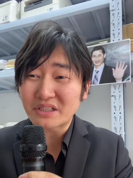 快被模仿“大衣哥”这小子笑死了！最好笑的不是他的网名”小衣哥“，而是评论区给他出