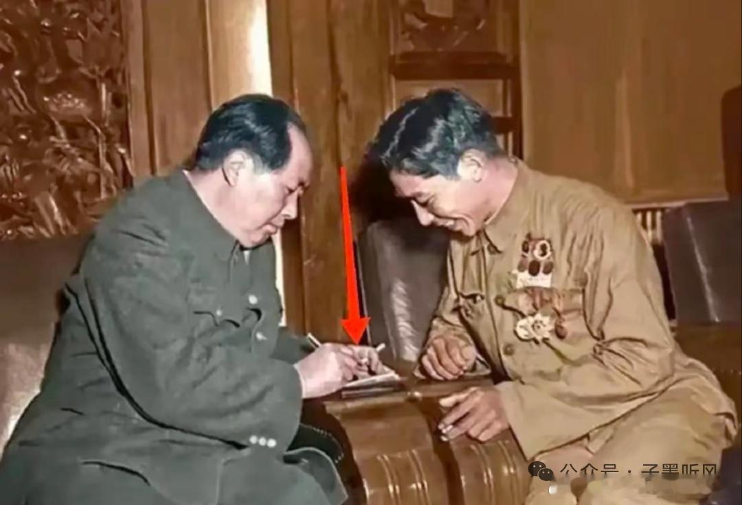 【看完这一幕，我终于明白毛主席为什么让人一辈子敬爱】同志们好，我是子珩墨。我时常