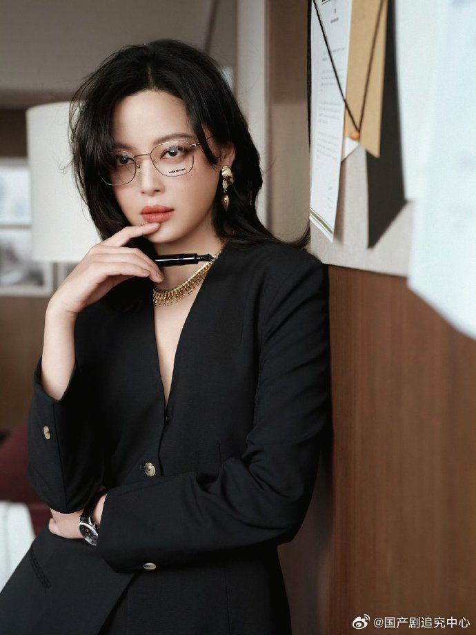 1. 辛芷蕾拿下的影后含金量高，出去参加活动都是超一线的C位待遇，经历过抢位后，