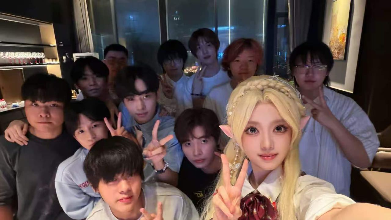 重庆狠队合照重庆狠队合影我们狠队不缺的就是经费！ 