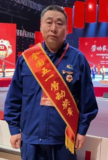 深耕水电一线26载，用技术改造点亮万家灯火
 
高华刚，中国共产党党员，现任黑龙