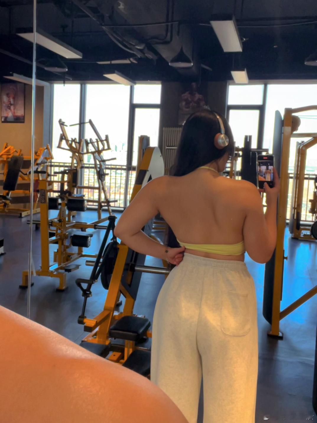 推迟半个月姨妈它来了 心情食欲终于稳定下来 