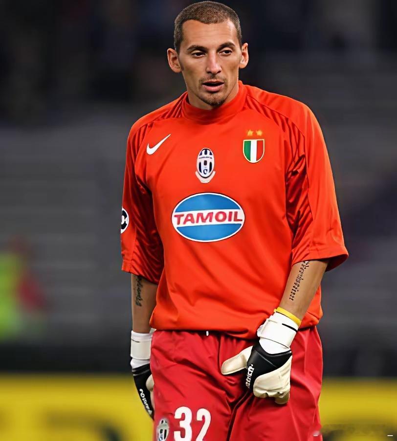 当年在意甲联赛，尤文图斯和AC米兰可以说是最好的基友。2005/06赛季，布冯的